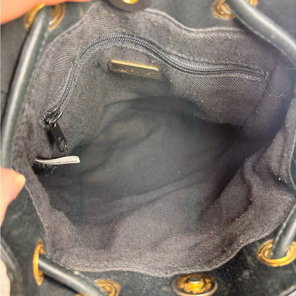 Black leather bucket bag with gold hardware - Picture 6 of 8